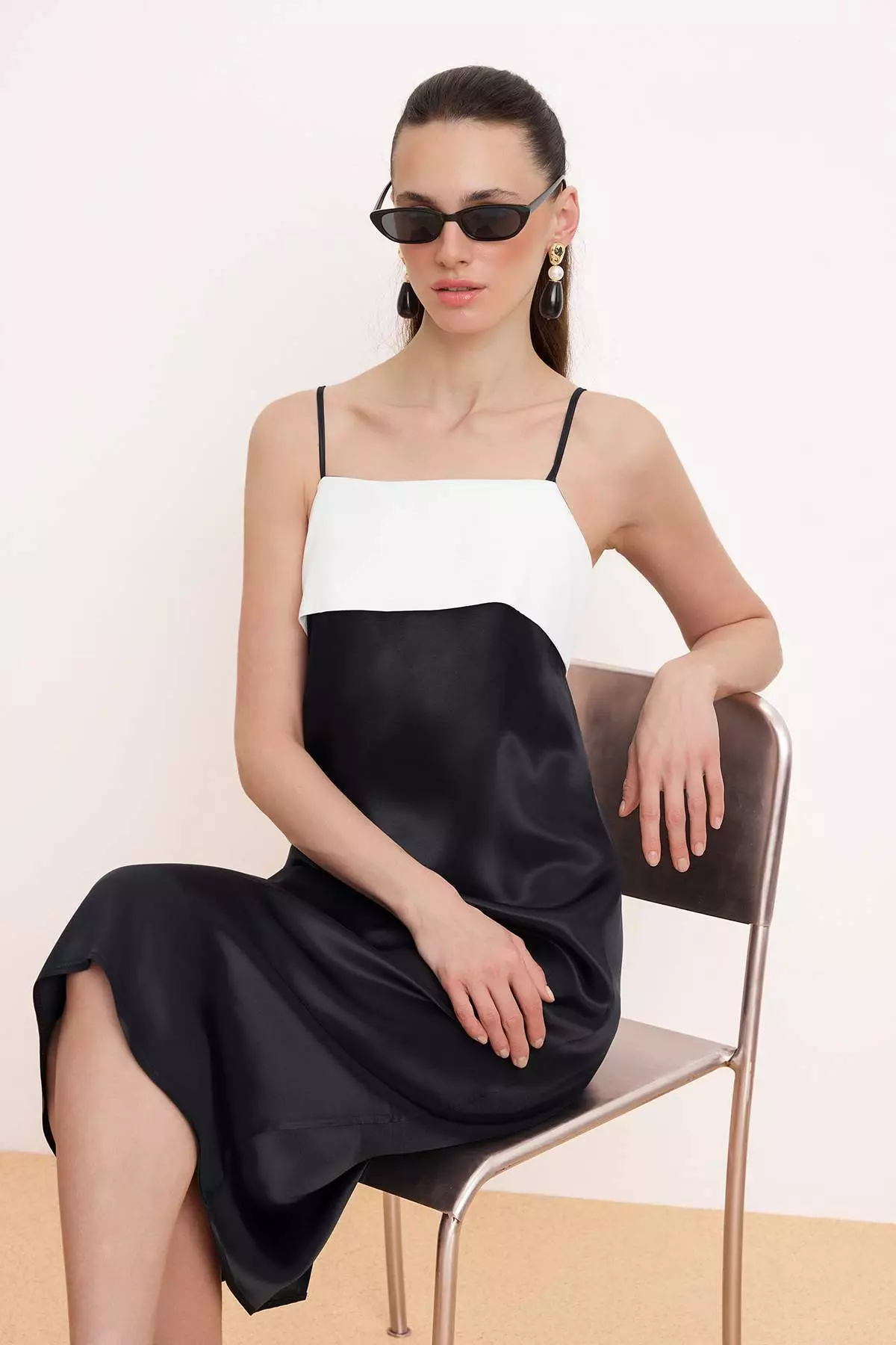 Black-White Color Block Satin Midi Woven Dress Twoss26El325