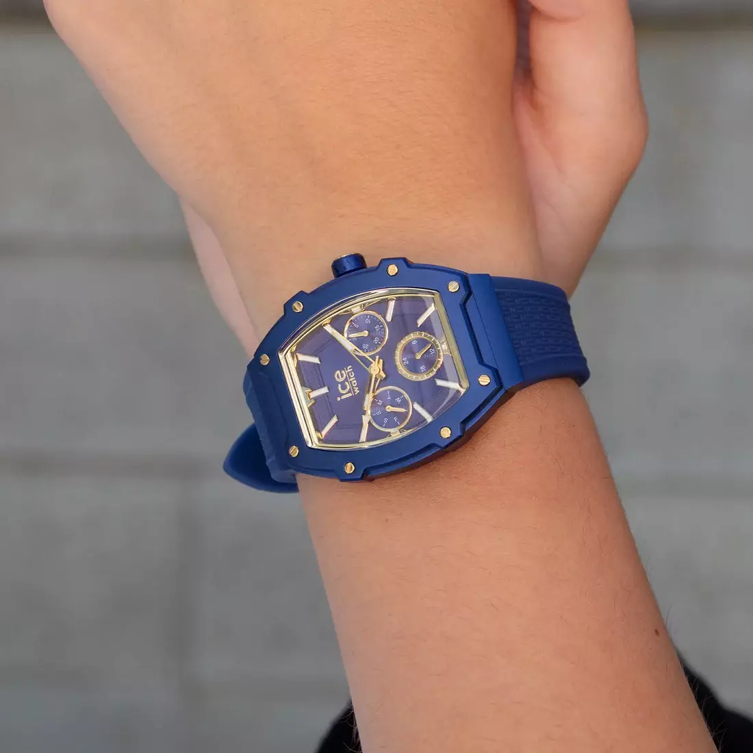 Jam Tangan Wanita Ice Watch ICE Boliday - Digital Blue 40mm [023802]