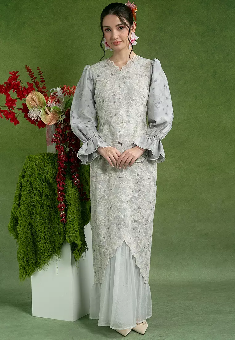 Eliana Embroidered Modern Kurung