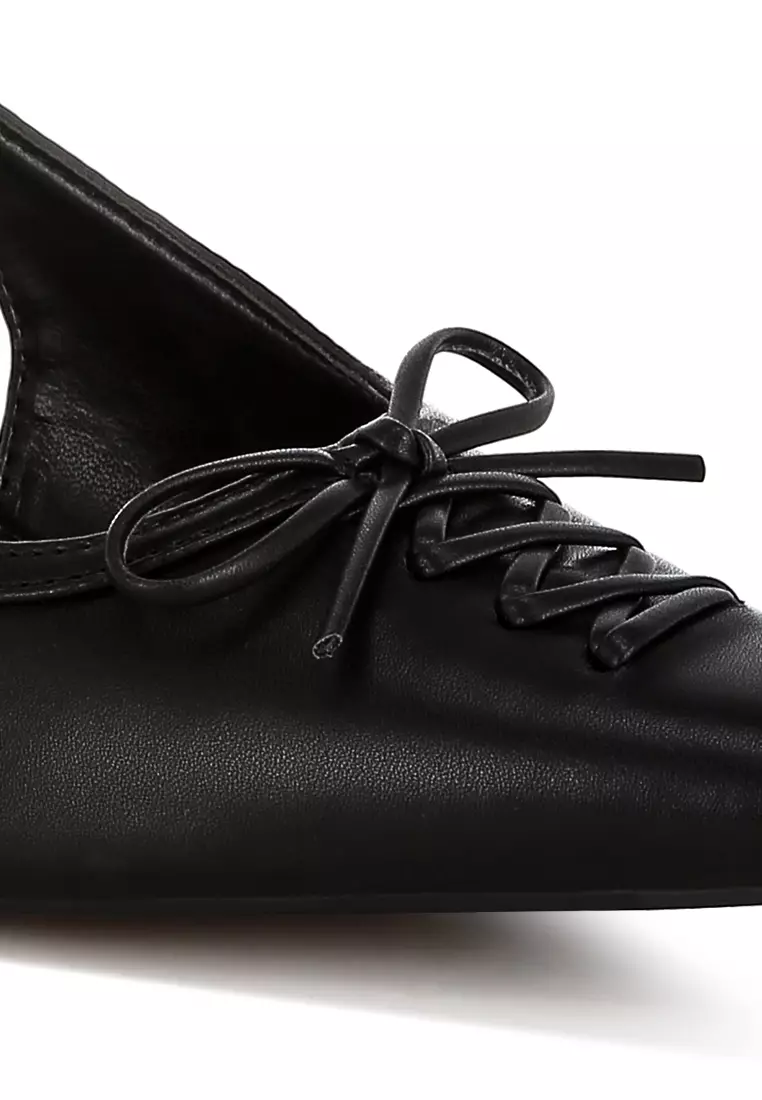 Sepatu Slingback Runcing dengan Tumit Kucing dalam Warna Hita