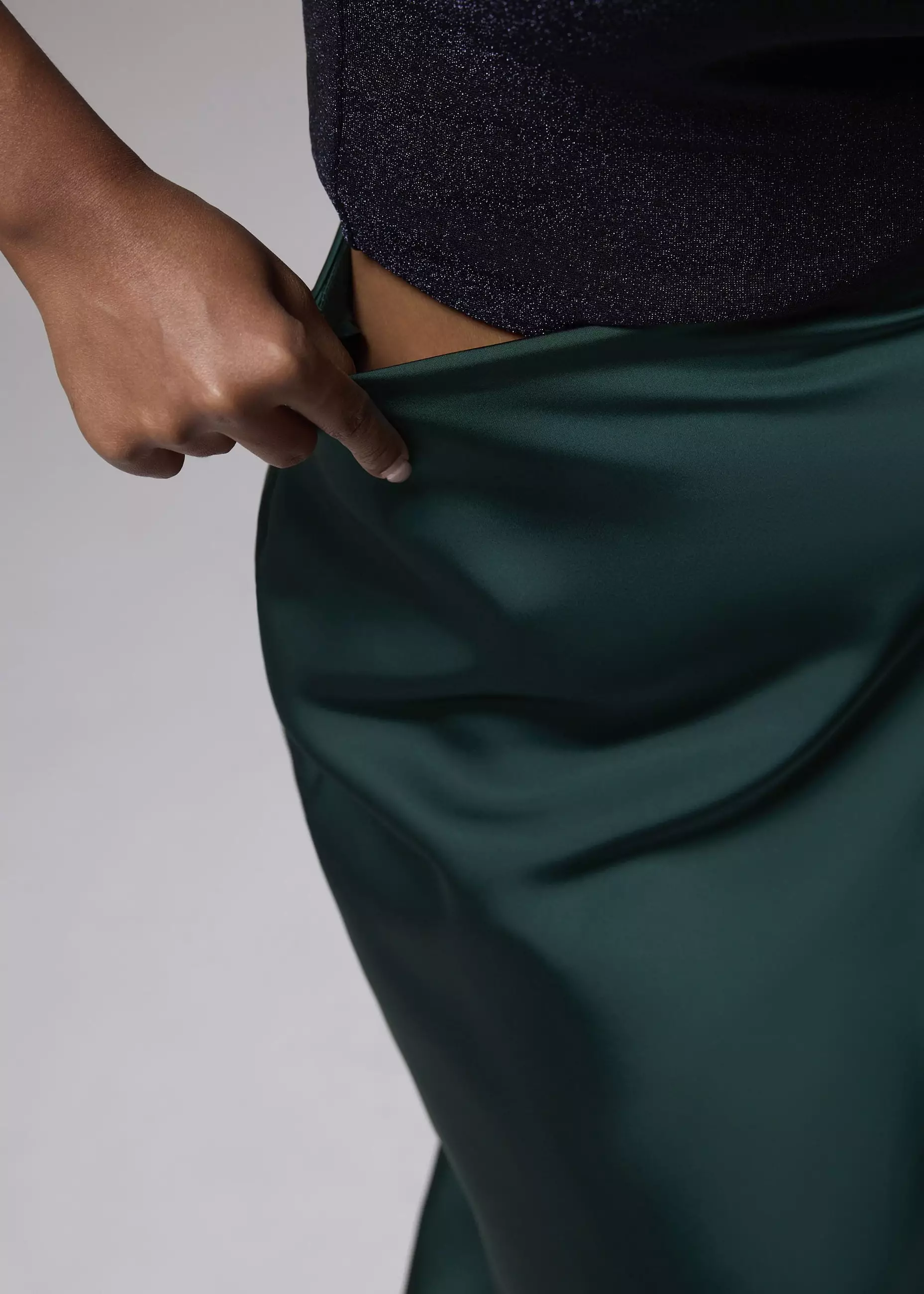 Rok Wanita - Arii Elastic Satin Bias Cut Midaxi Skirt