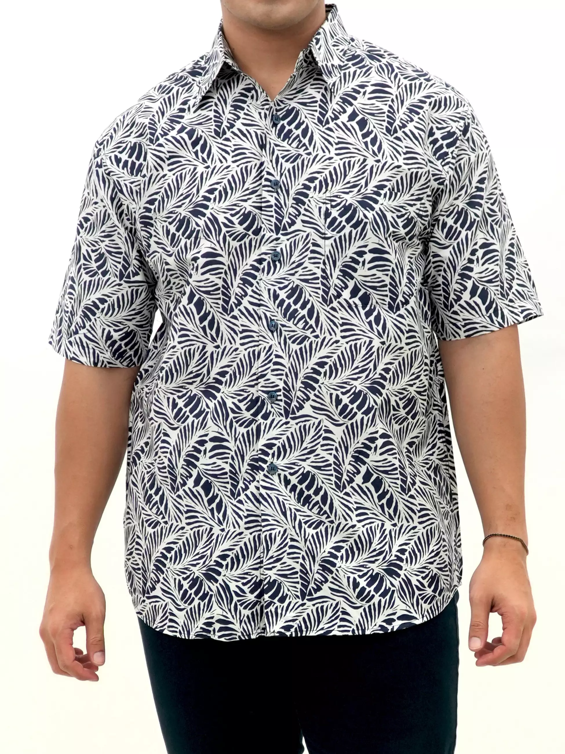 Kemeja Lengan Pendek Putih Navy Motif Daun 16846