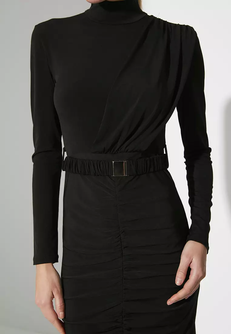 Fitted/Situated Collar Knitted Dress with a Belt