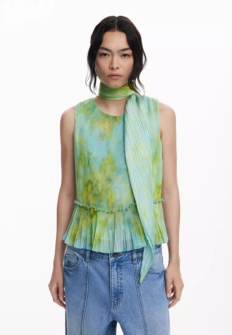 Watercolor crumpled scarf
