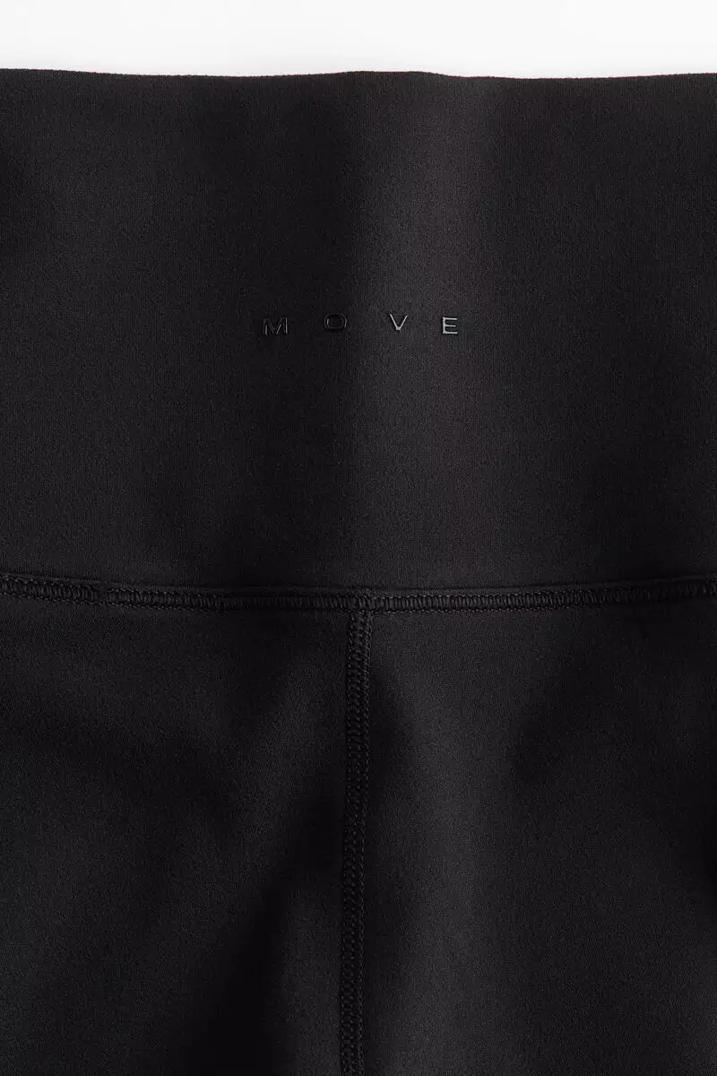 Sports hotpants with SoftMove™