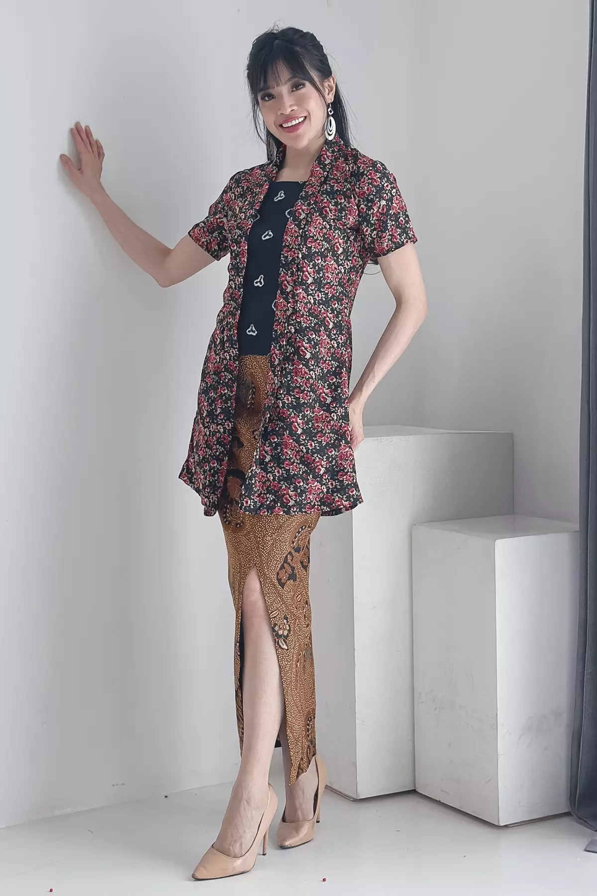 Chandani Kembangan Hitam Kebaya Panjang