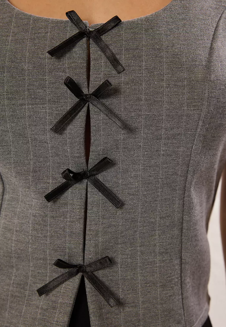 Grey Striped Ribbon Tie Detail Square Neck Zero Sleeve Knitted Blouse That Fits Your Body TWOSS25BZ00147