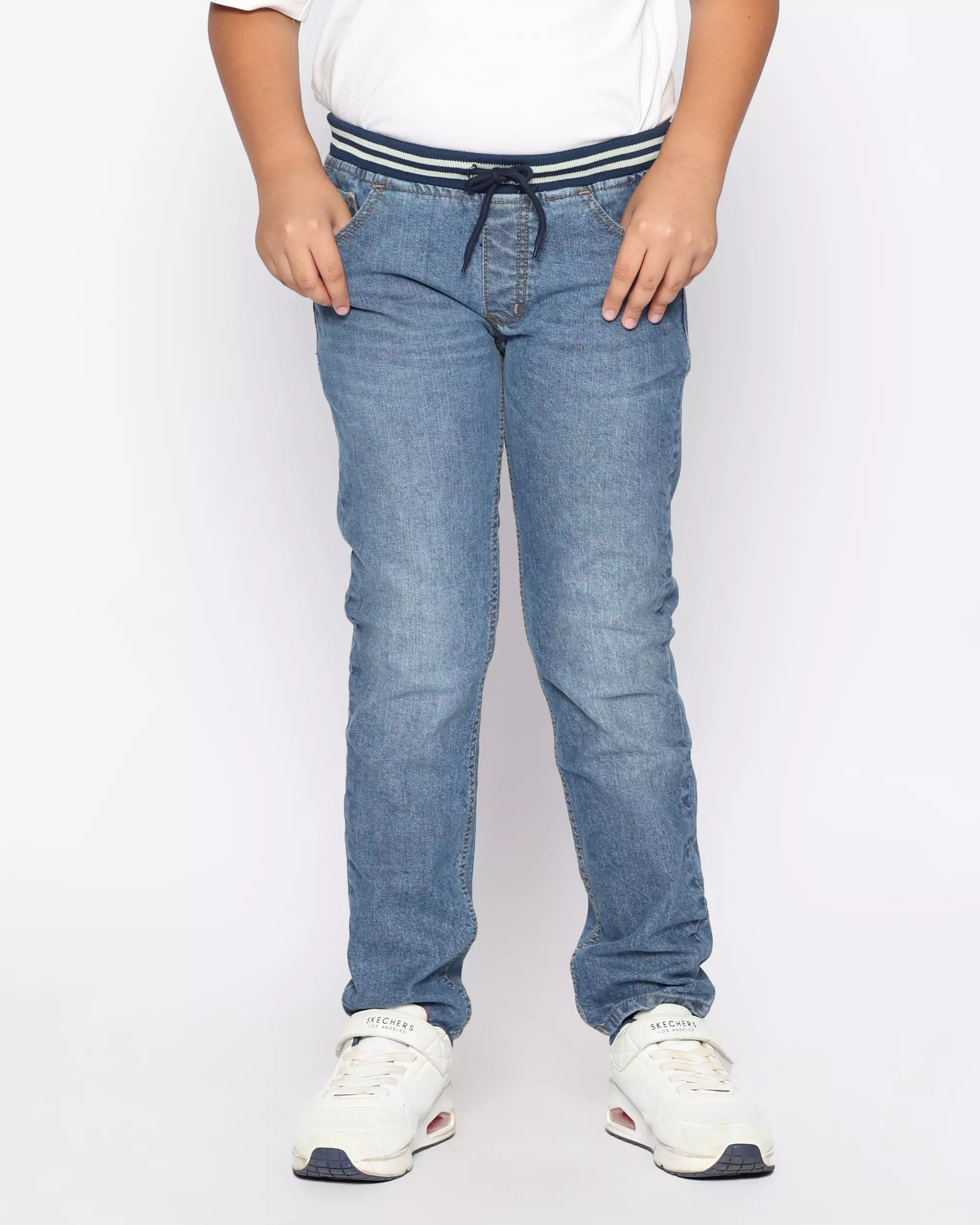 Celana Panjang Anak Laki Jeans Rib Mid Blue With Model - FORTUNES