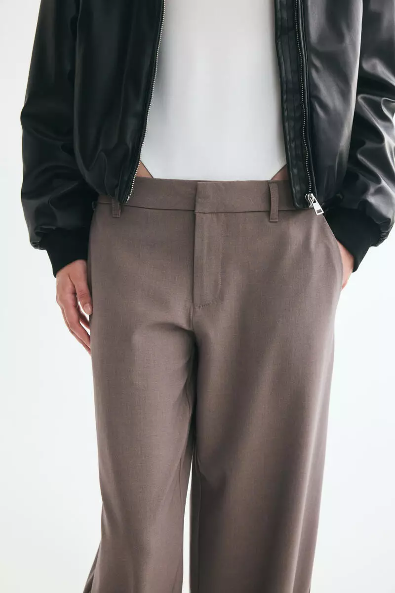 Tailored barrel trousers