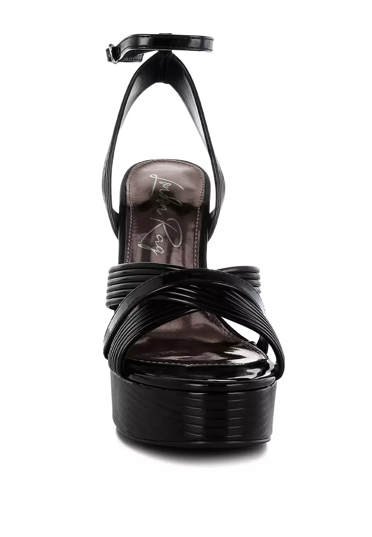 Sandal Hak Metalik dengan Tali Pergelangan Kaki Warna Hitam