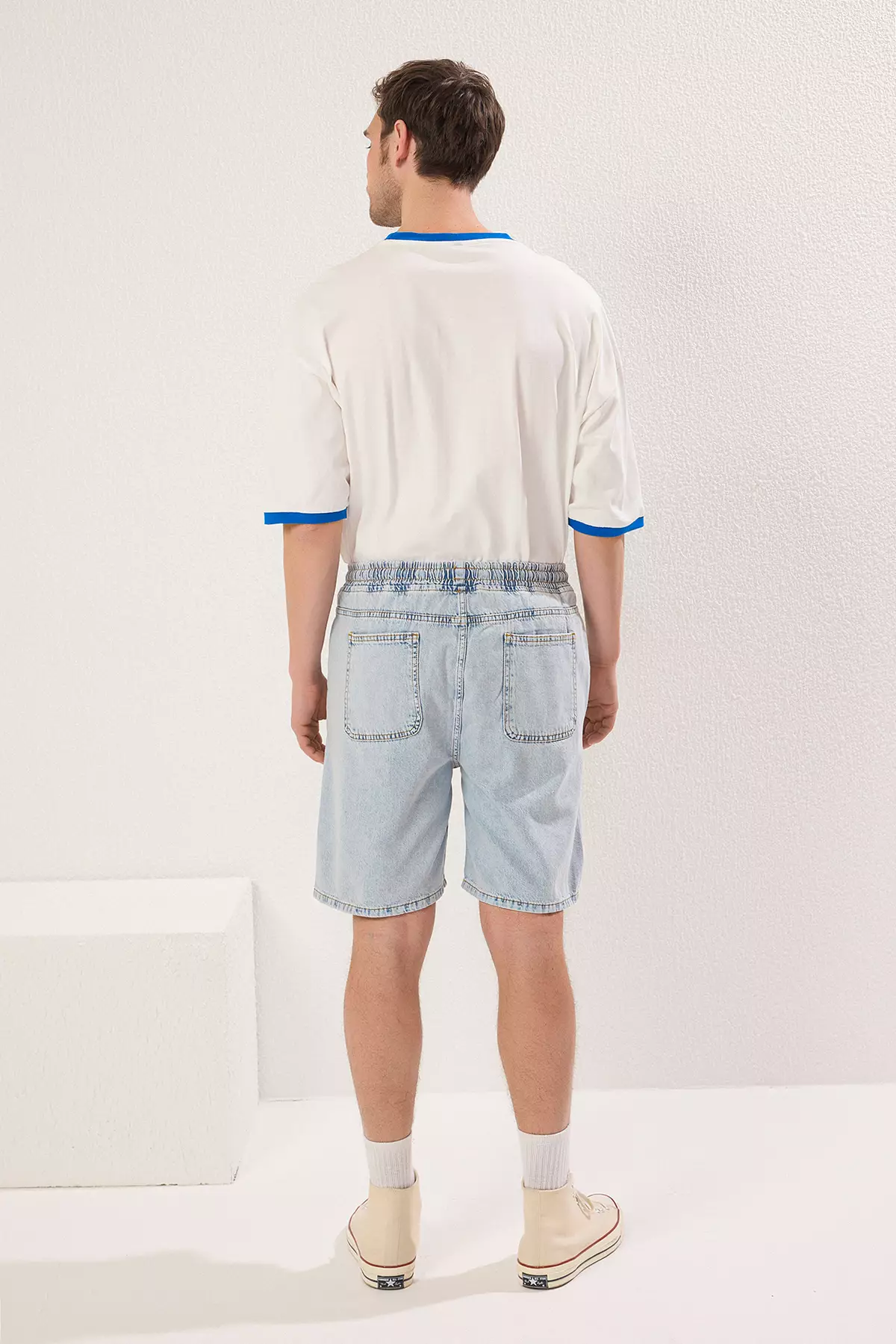 Regular Elastic Waist Denim Shorts