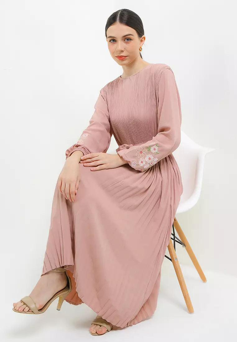 Self Tie Emb On Sleeve Maxi Dress