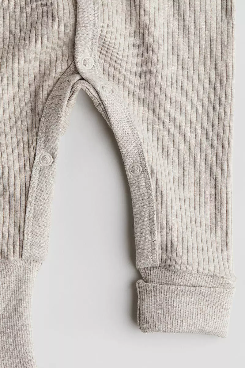 Adjustable-fit romper suit