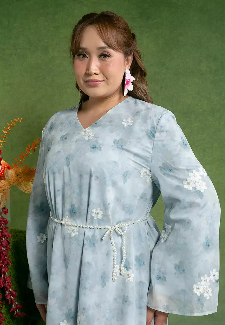 Dalila Plus size Dress with Pearl Belt