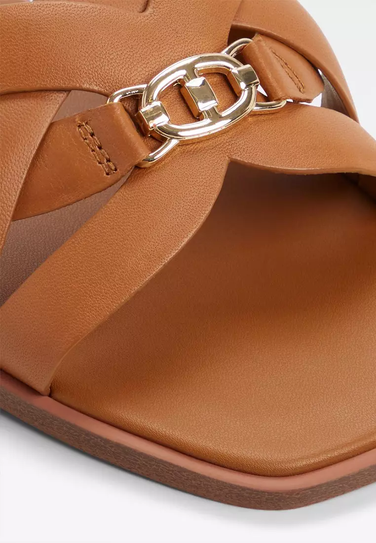 Jennaleriel -In Flat Sandals