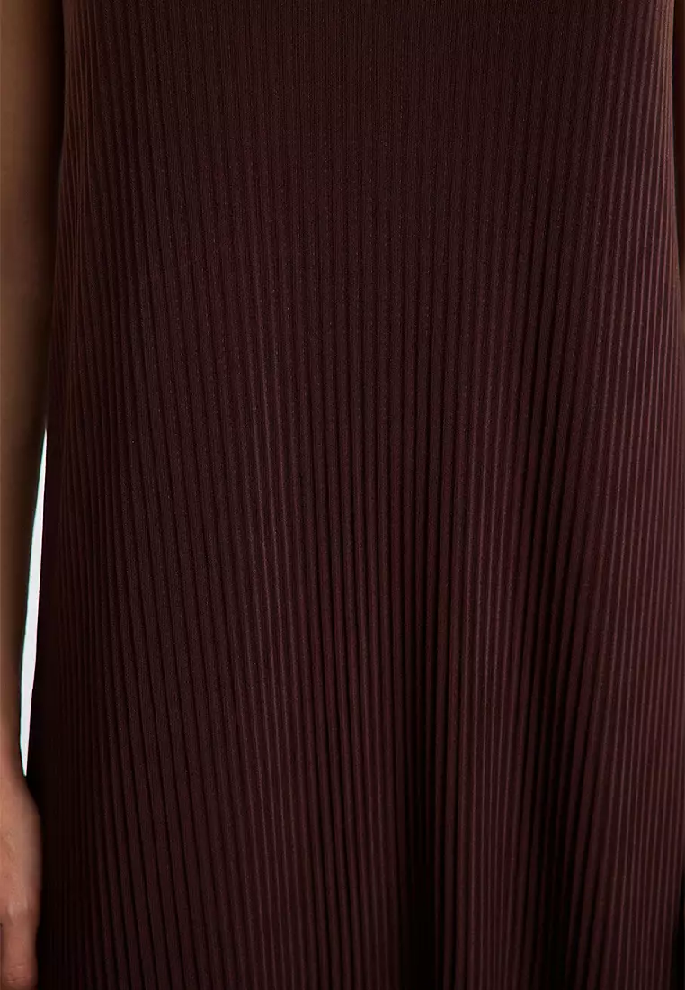 Straight Sleeveless Dress