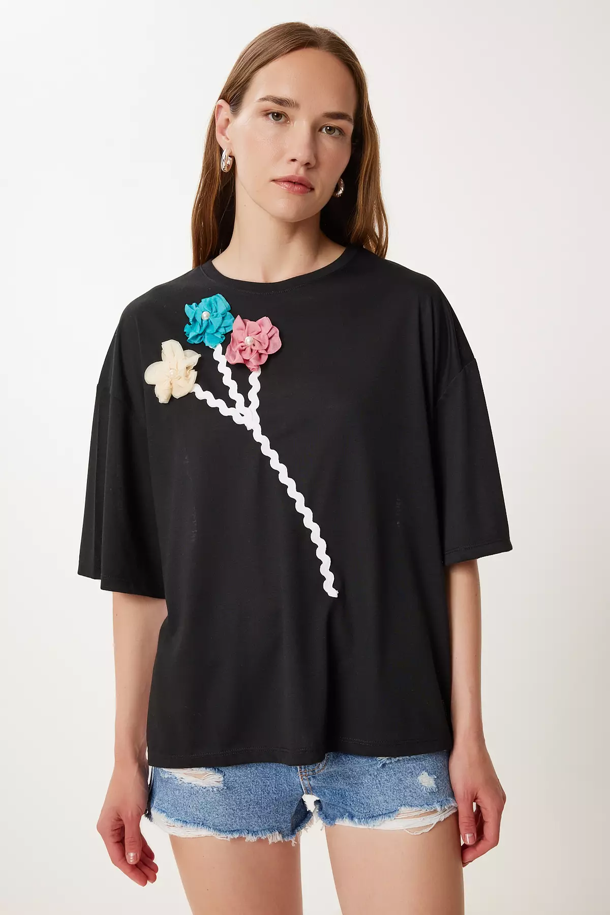Women's Black Floral Detailed Back Low-Cut Knitted T-Shirt Tp00086