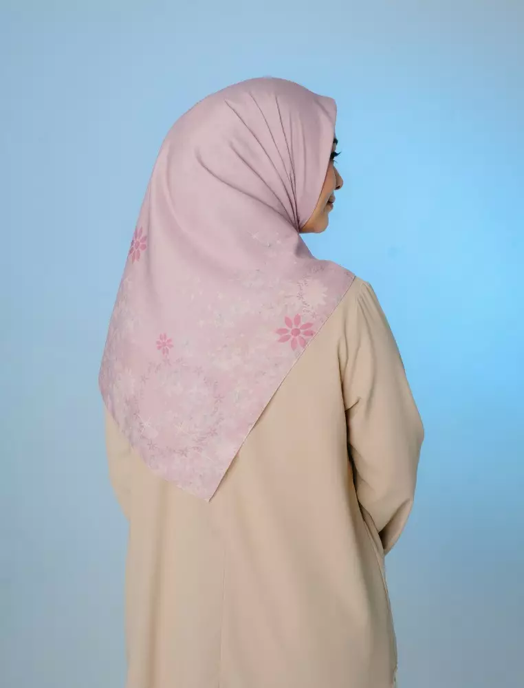 ZANIAH Scarf Dusty Pink - Kerudung Hijab Segiempat Motif With Pouch Ziplock - Bahan Poly Fine - Ukuran 110x110