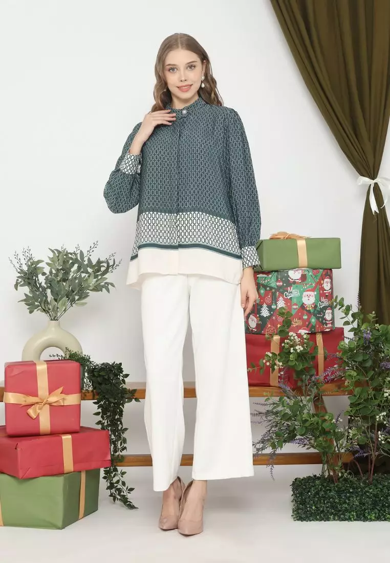 Woman Blouse With Chain Pattern In Emerald Green By Brilliant Girl Warna HIJAU