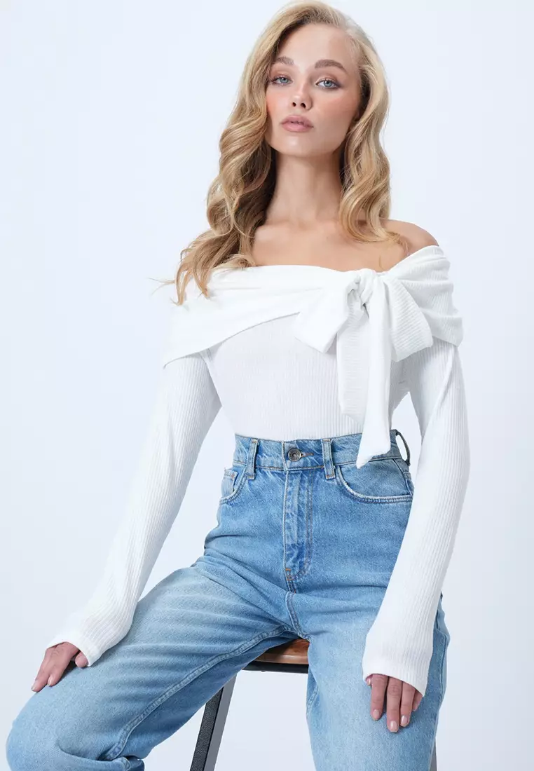 Bow-Tie Knitted Blouse