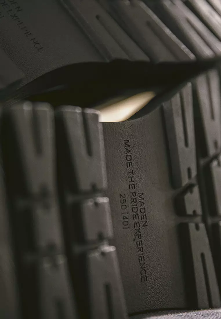 Vintage Leather Chelsea Boots CQ2103005