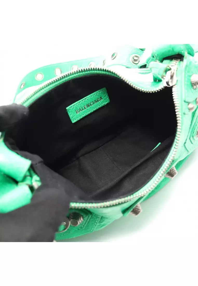 Pre-Loved BALENCIAGA LE CAGOLE Shoulder bag leather green
