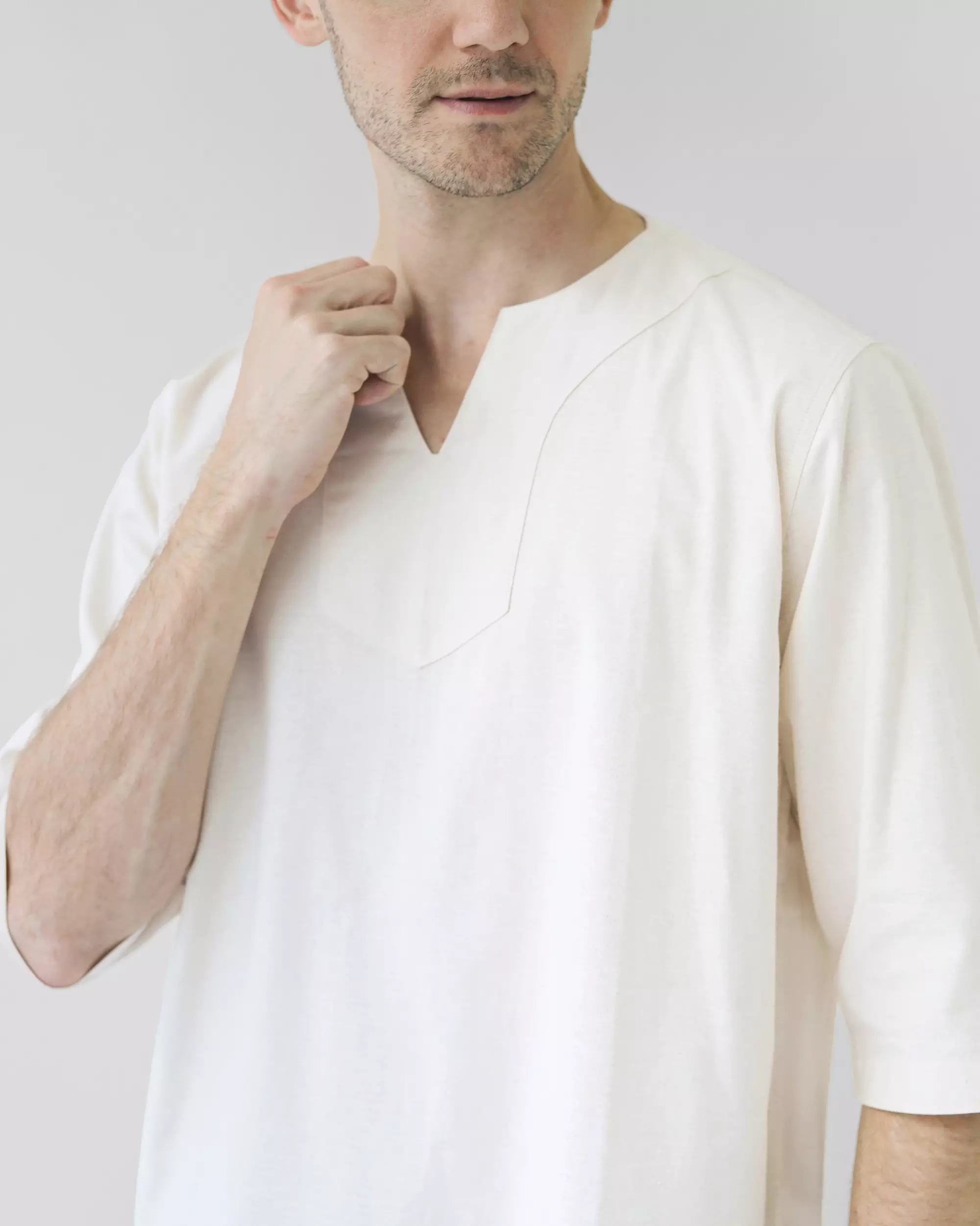 Cotton Well Morocco Shirt Ivory │Kemeja Koko Pria Kerah V Neck Broken White