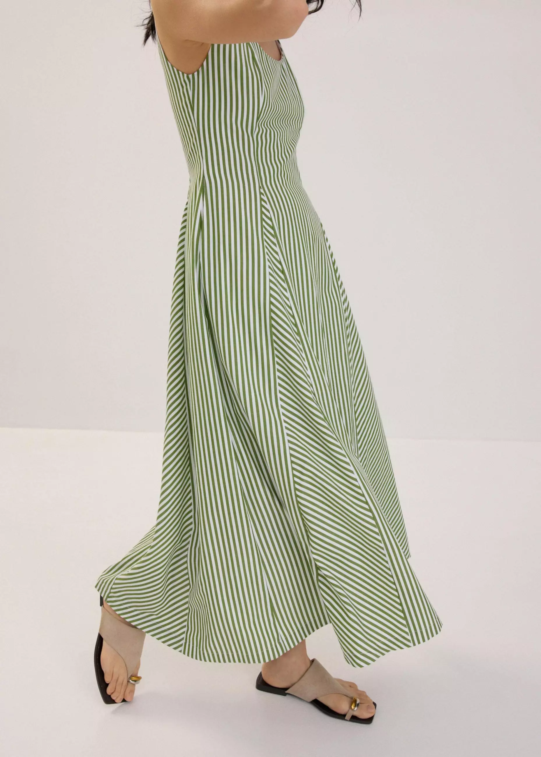 Dress Wanita - Scoop Neck Fit & Flare Midaxi Dress