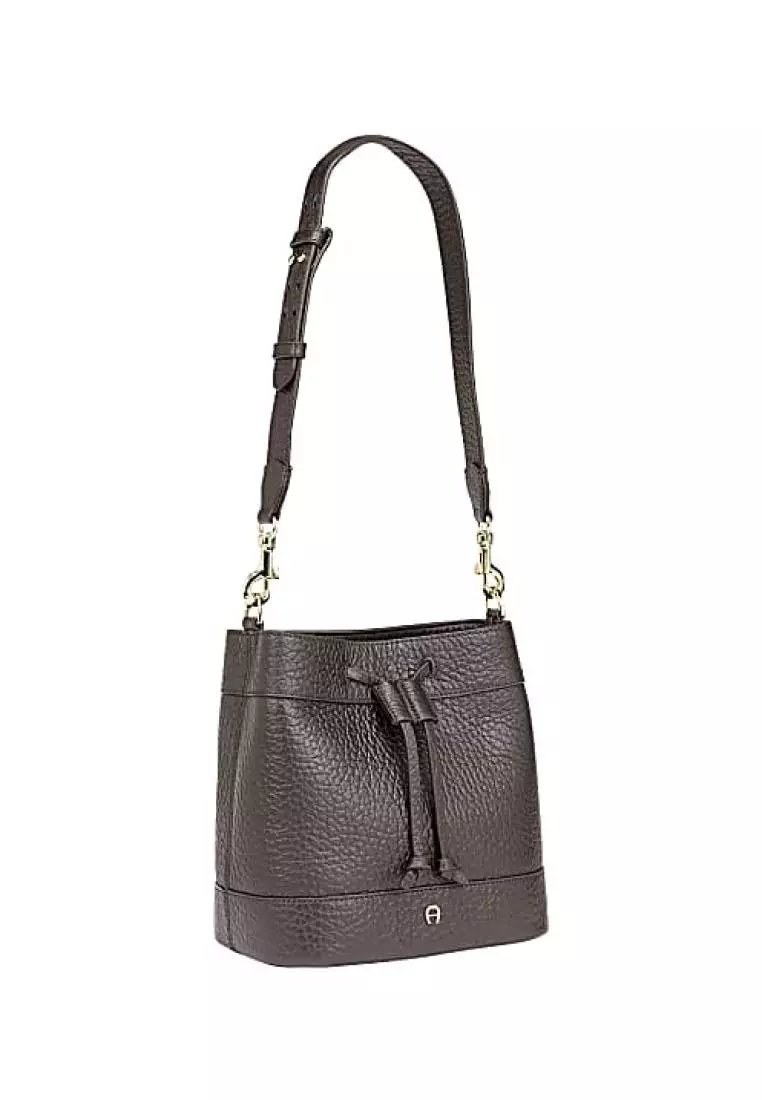 Jual Aigner Aigner Bea Shoulder Bag S Black Original 2024 ZALORA