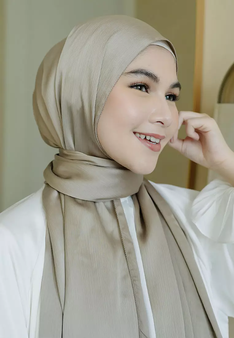 Rayya Silk Eyelash Pale Olive