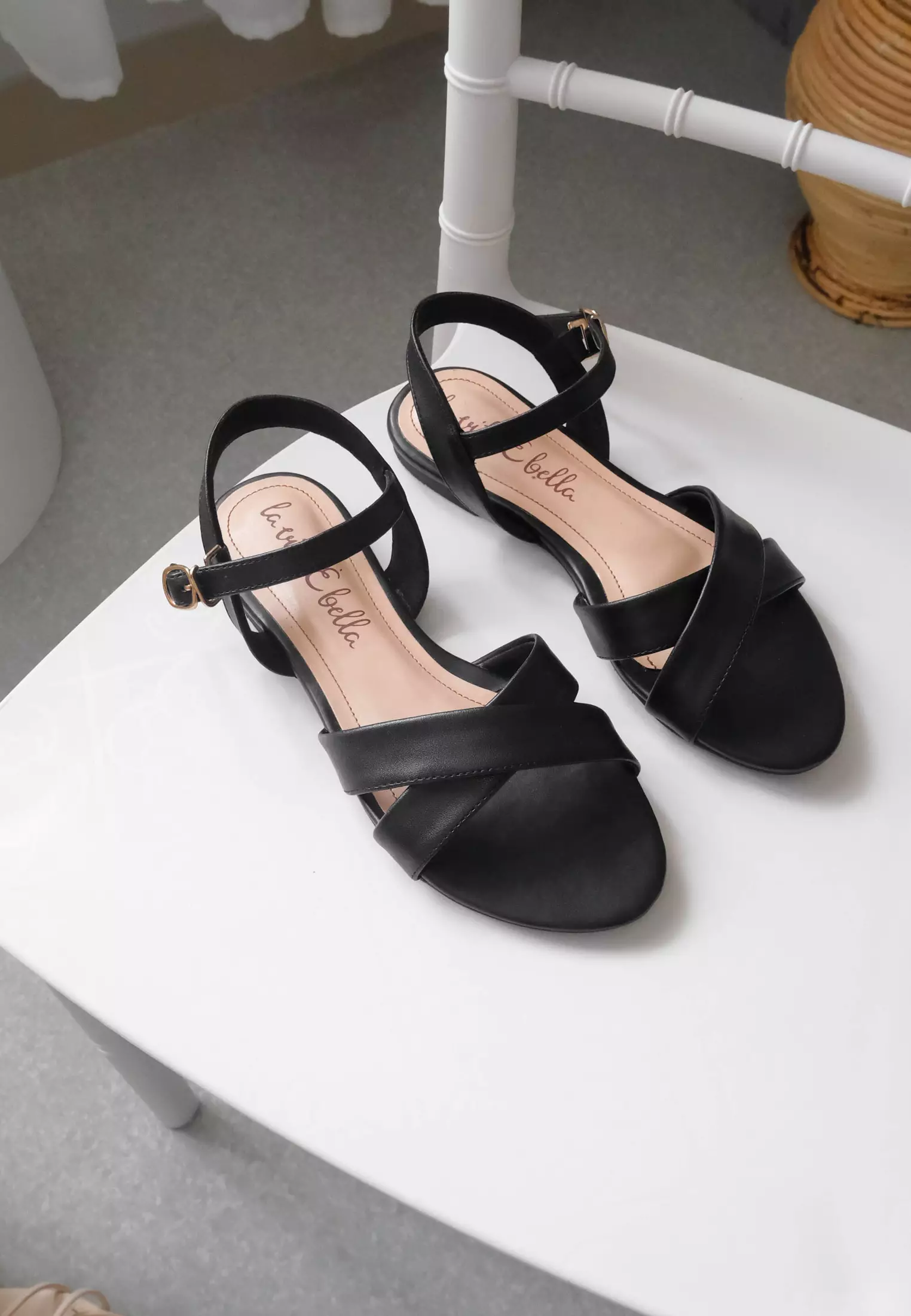 Carol Ankle Strap Sandal Flat Wanita Vegan Leather