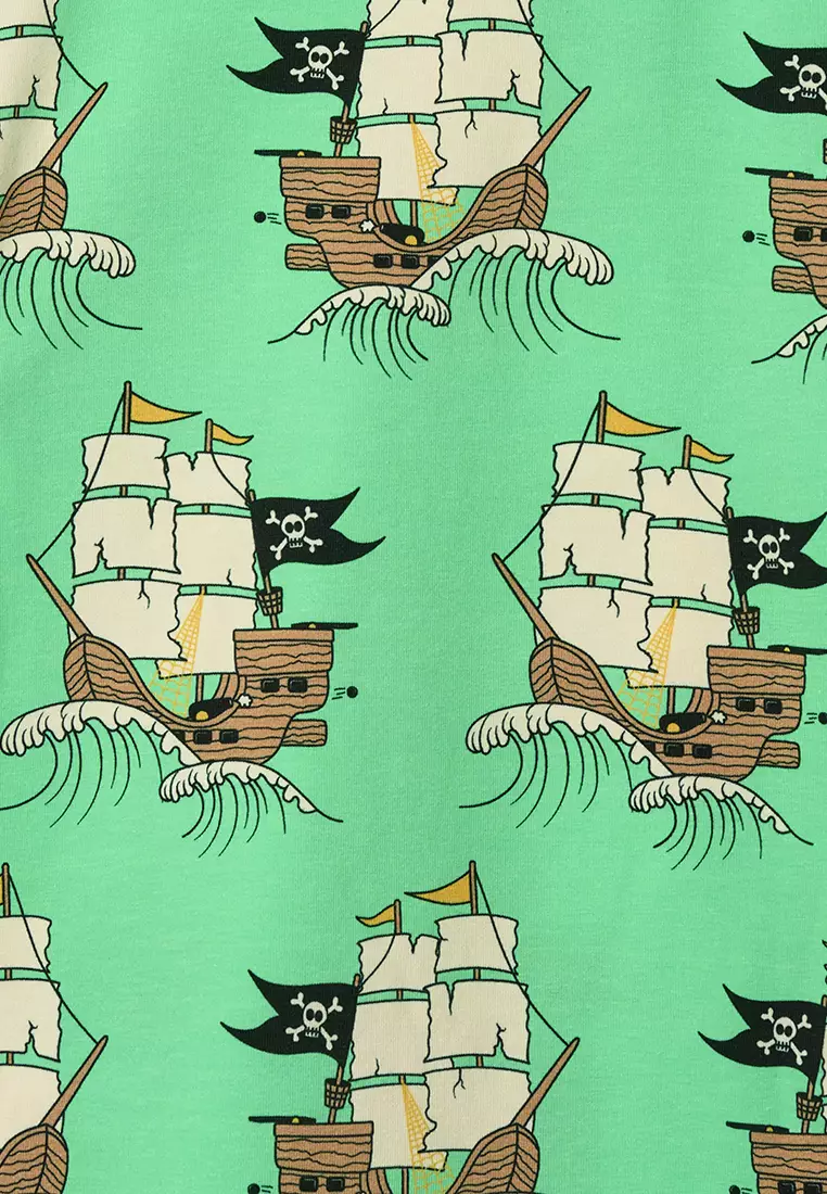 T-shirt with pirate ships