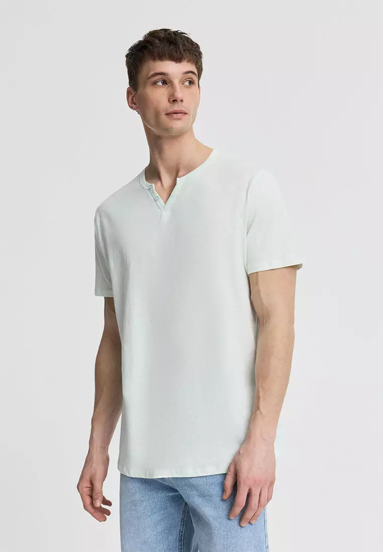 Men's Henley neck T-shirt