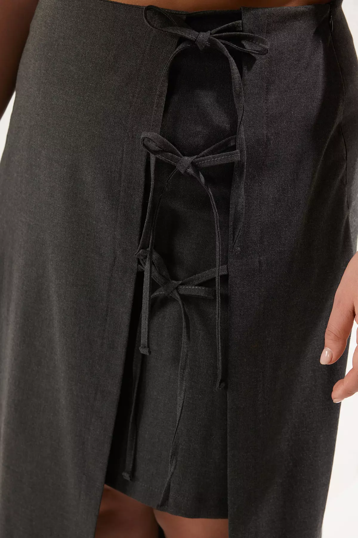 Plus Size Ribbon Midi Skirt