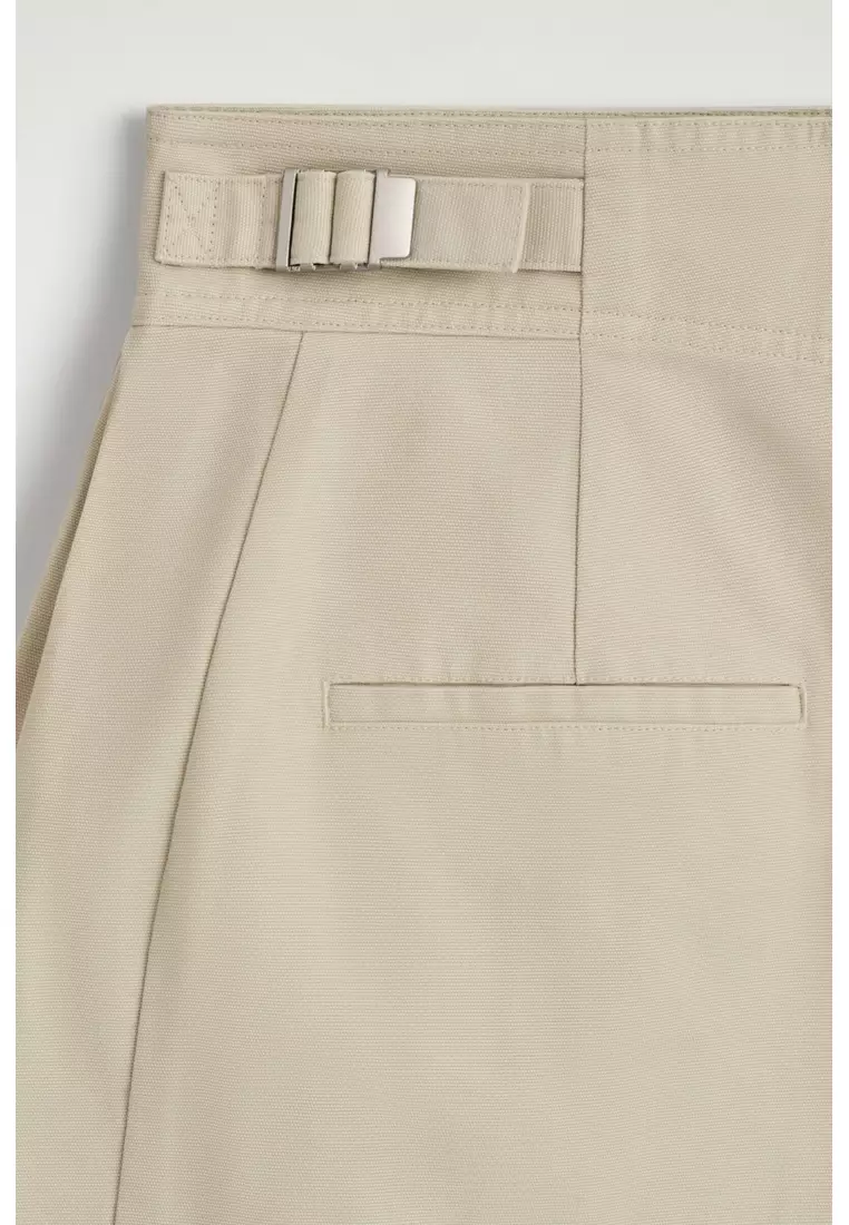PLEATED BUCKLE-DETAIL MINI SKIRT