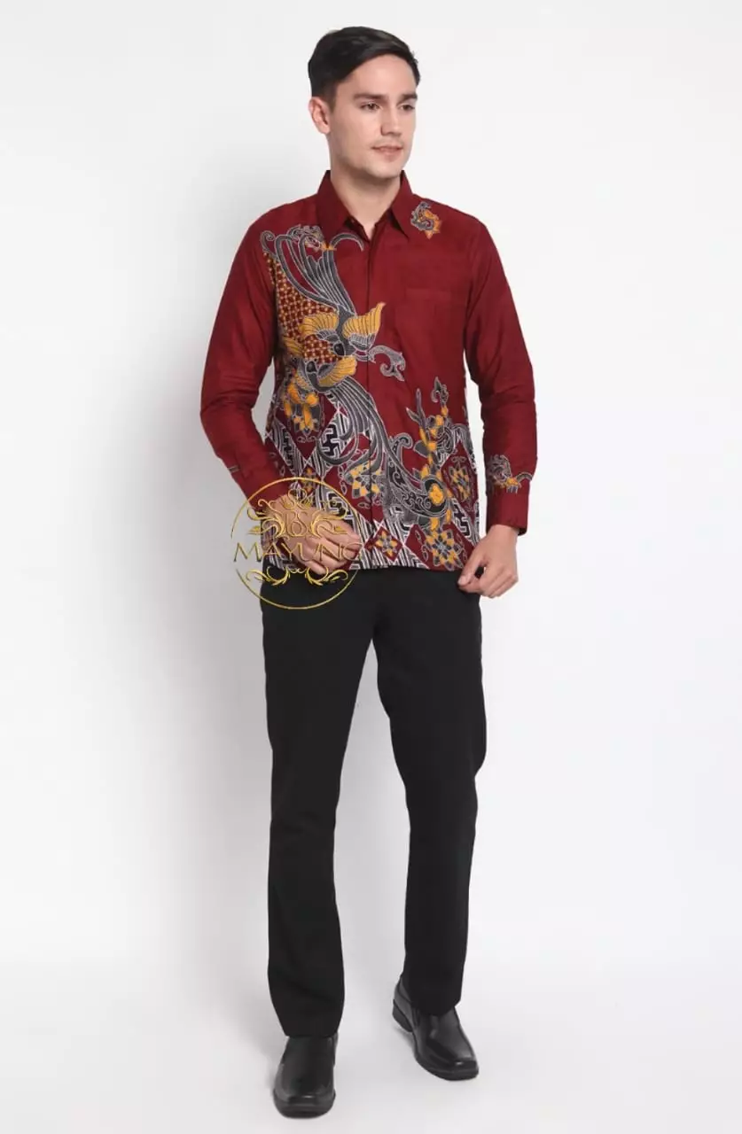 Laksamana Maron  Kemeja Batik Premium Pria Slimfit Elegan
