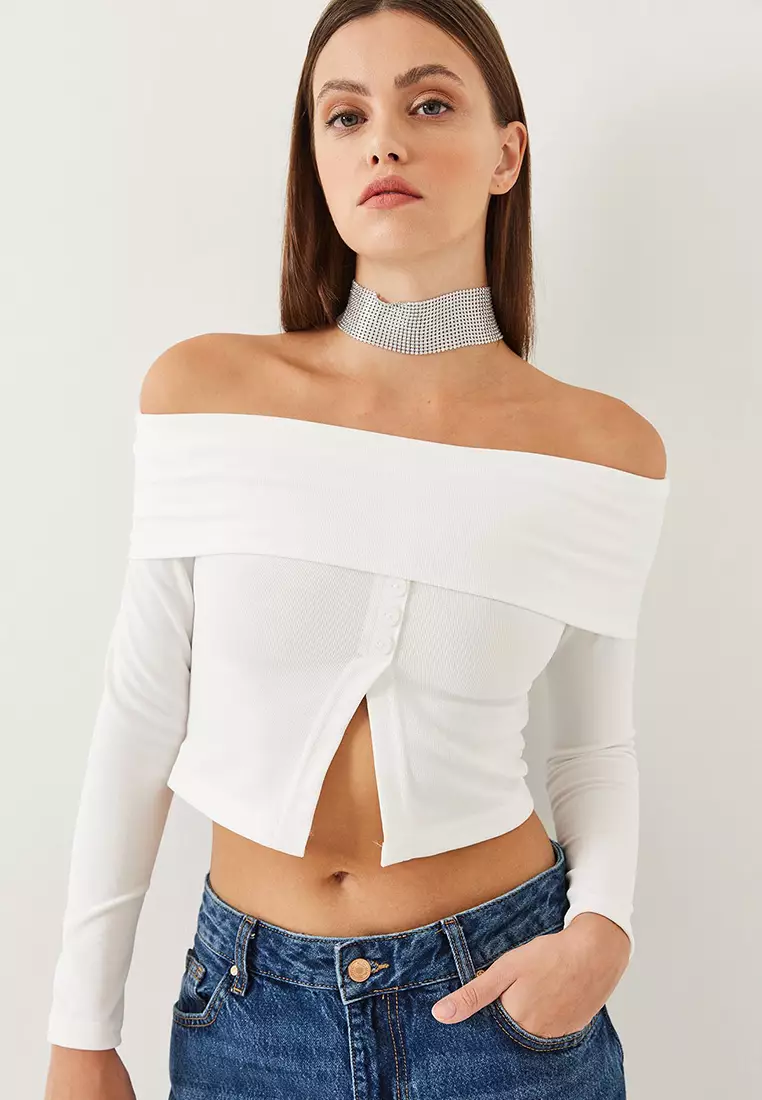 Women's Madonna Collar Ribbed Button Detail Blouse 60351007