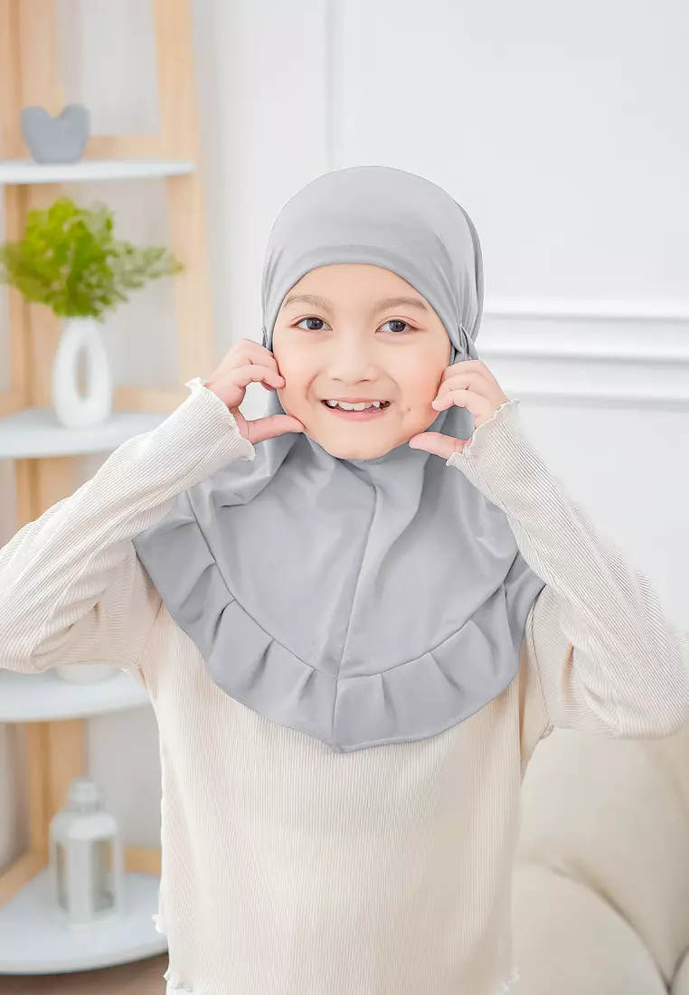 Cotton Bee - Ziva Ruffle Instan | Hijab Instan Anak | Kerudung Jilbab Bergo Tali Anak - Warm Grey - L