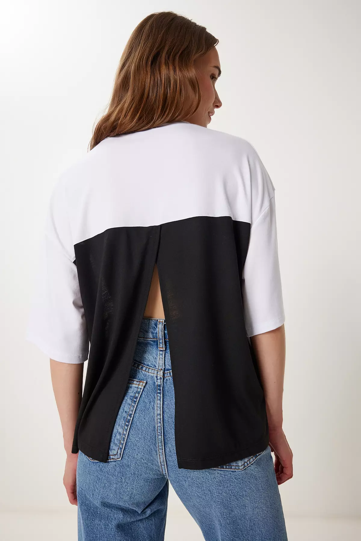 Women's White Flower Detailed Back Low-Cut Knitted T-Shirt Tp00086