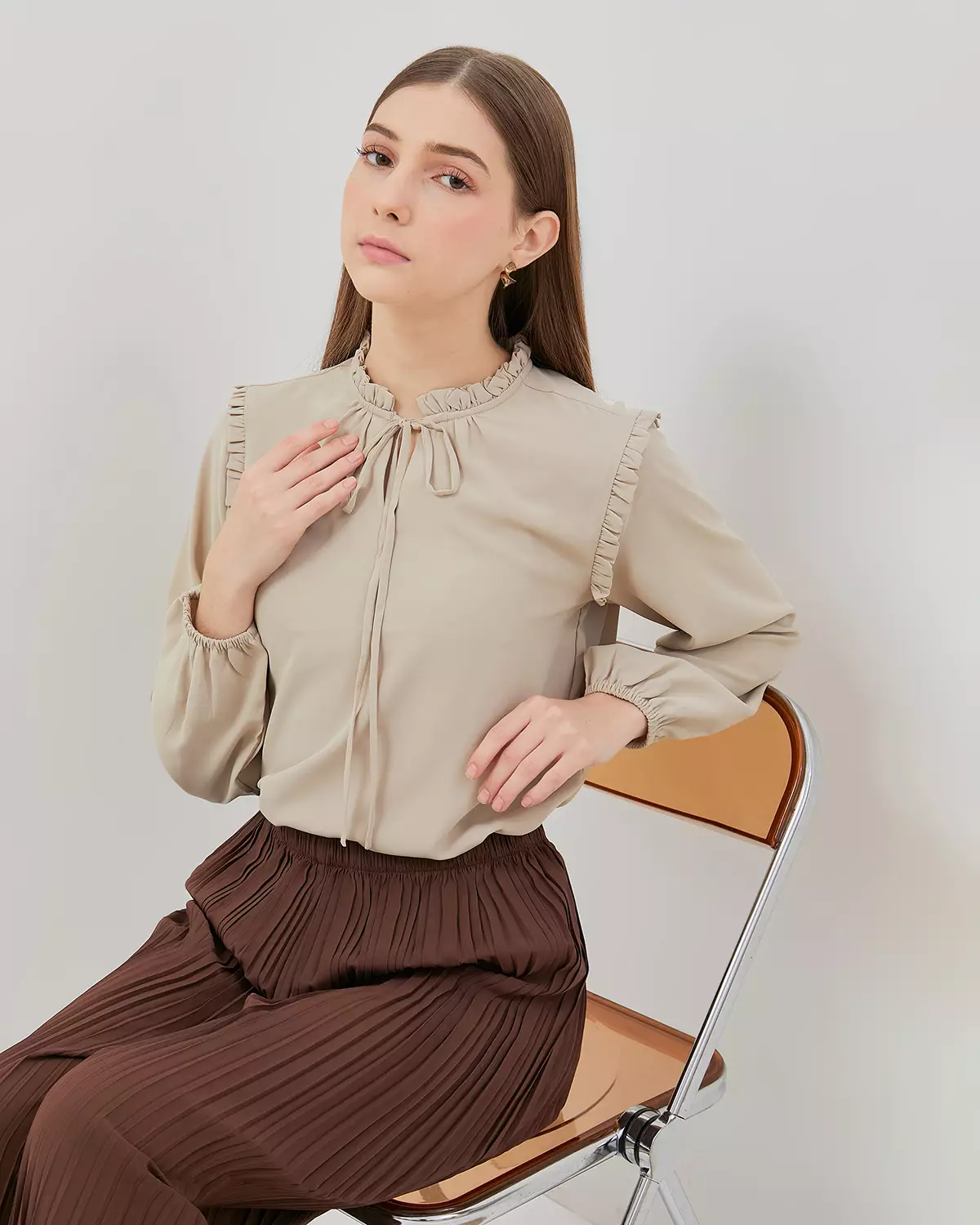 BEIGE WOMEN'S LONG-SLEEVED RUFFLE BLOUSE