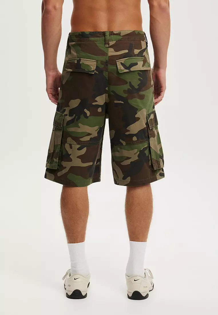 特寬鬆工裝短褲