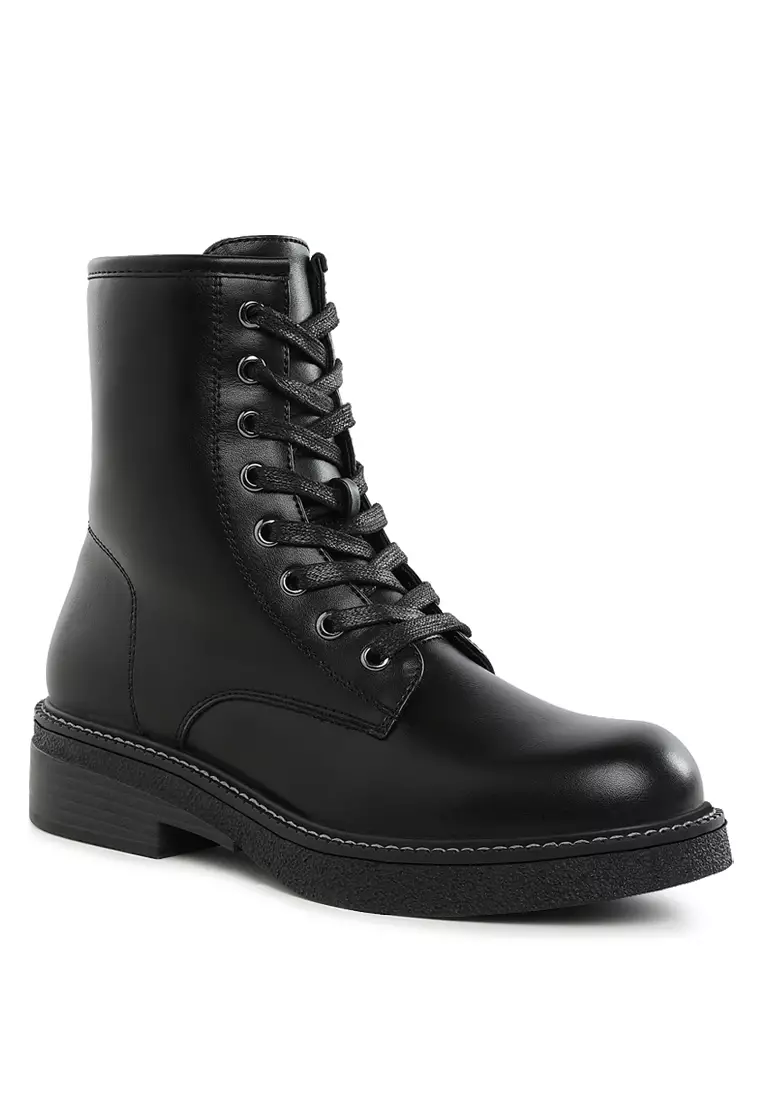 Sepatu Bot Renda Tekstur Metalik dalam Warna Hitam