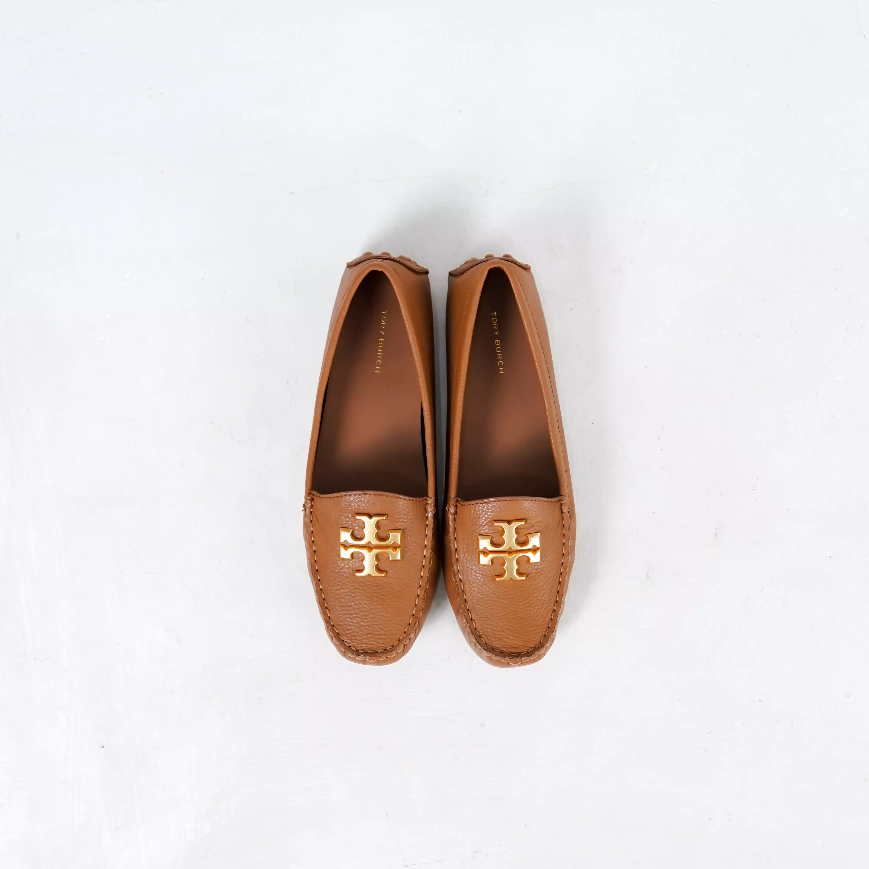 Sepatu TORY BURCH EVERLY DRIVER CAMEL LEATHER LOAFER 100% ORIGINAL
