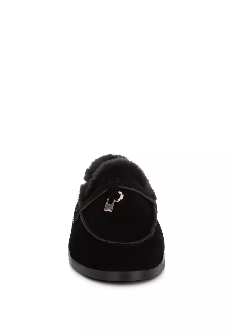 黑色絨面皮革和人造毛皮平底樂福鞋
