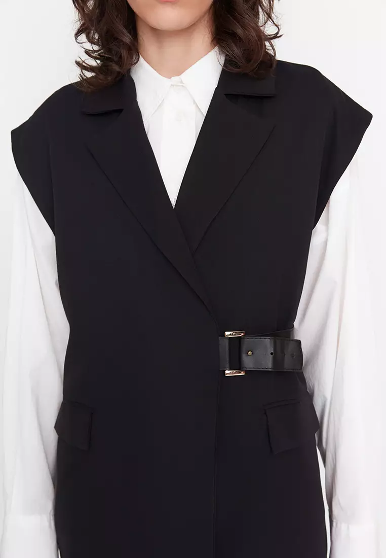 MODEST Half Belt Closure Vest