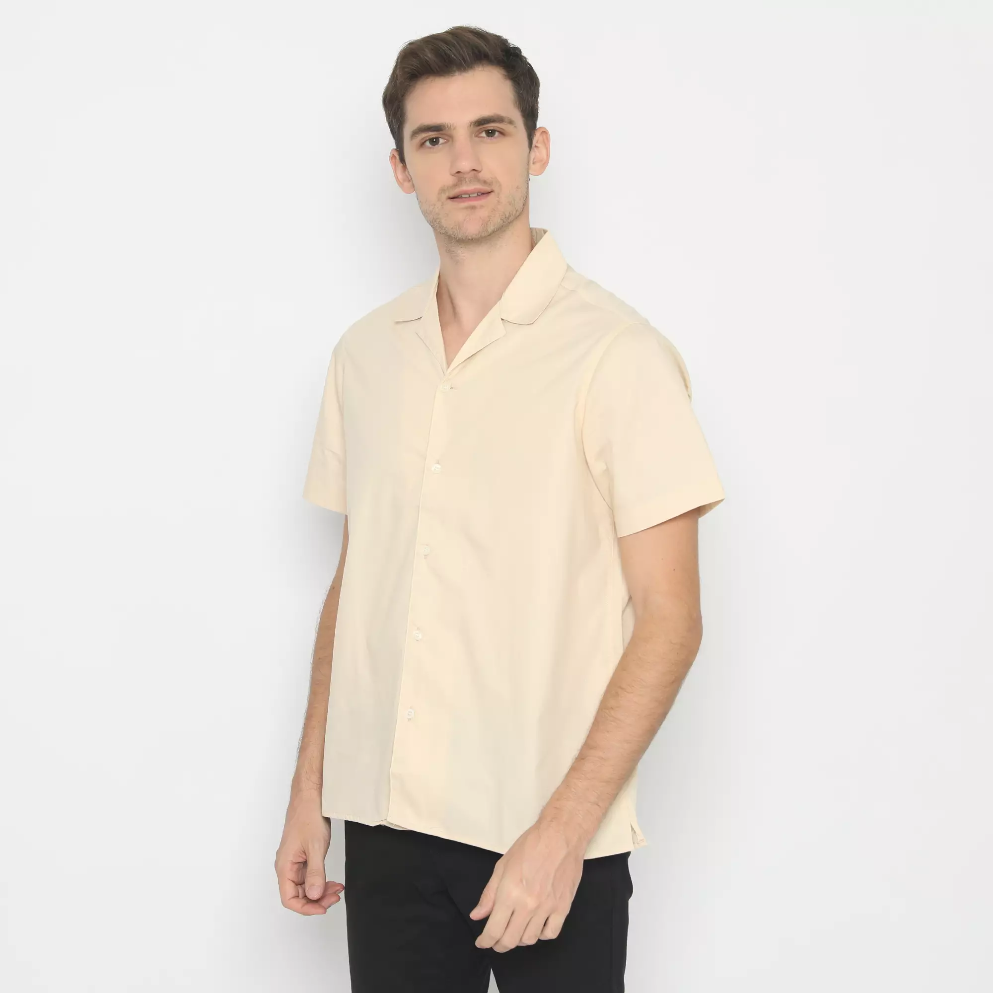 Platini Kemeja Polos Pria Kerah Hawai Katun Cream 73260