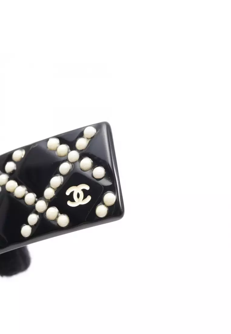 Pre-Loved Chanel matelasse coco mark barretta black white 08P
