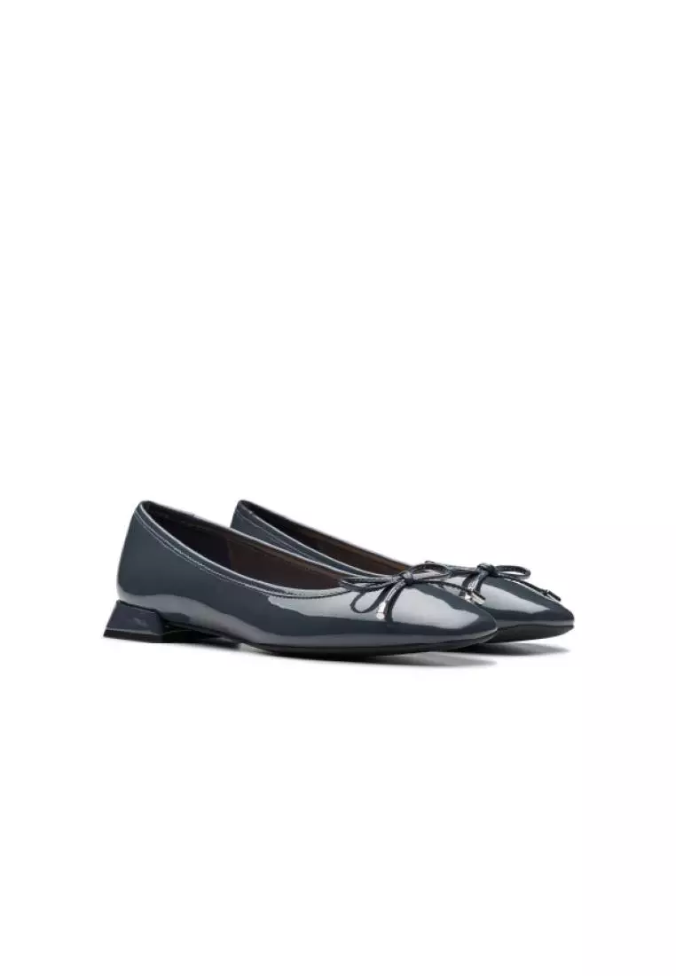 Clarks navy cheap patent shoes