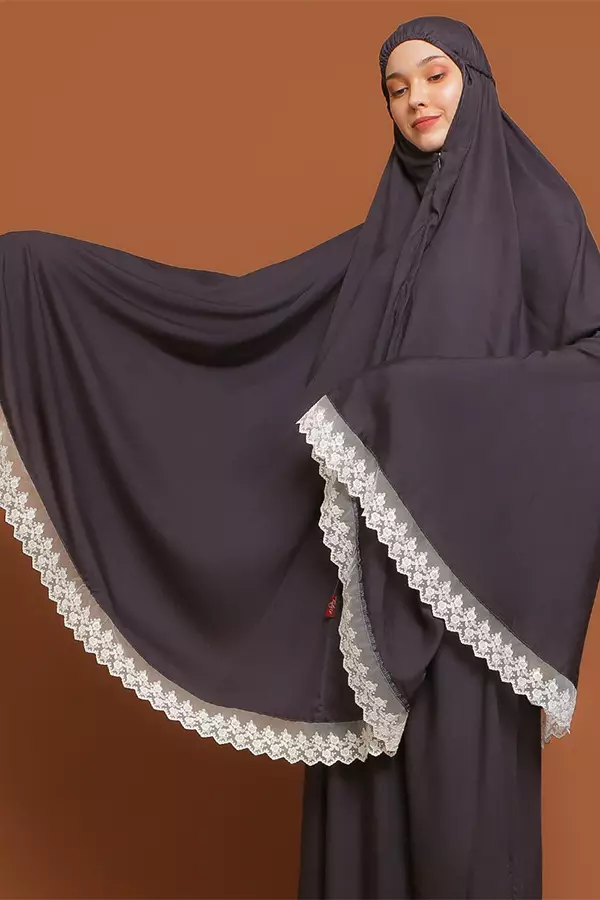 Izz Ayra Kayyisa Mukena