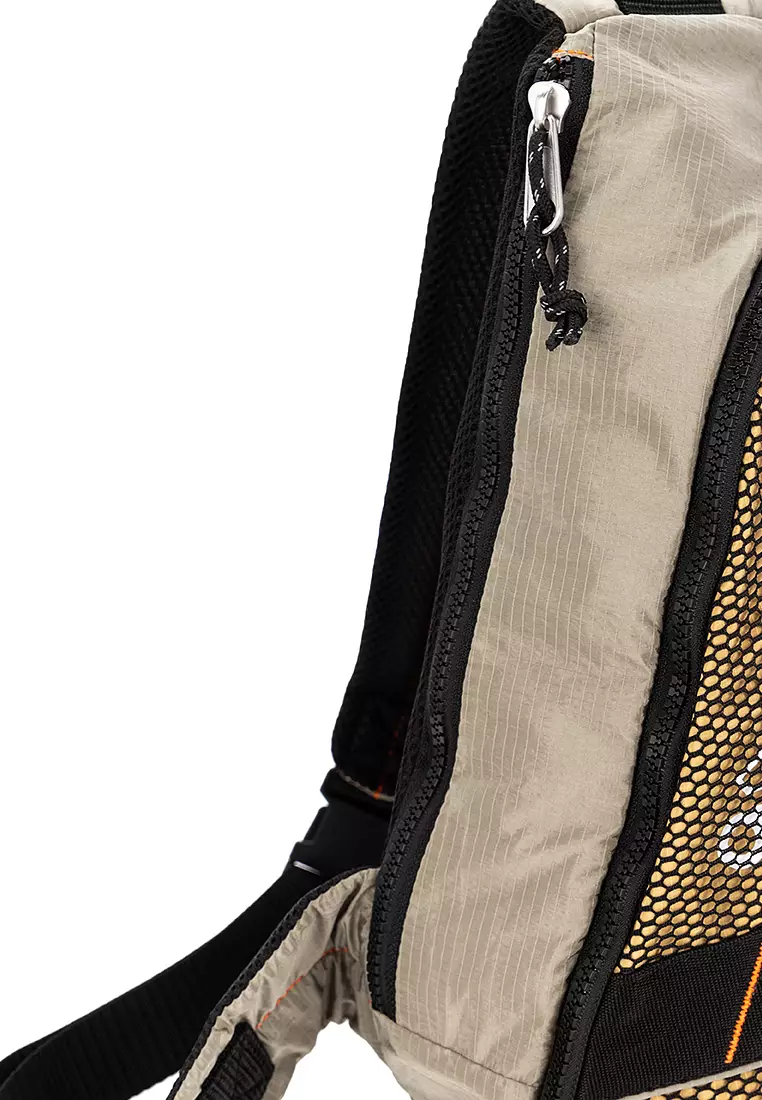 ★adidas★ One Shoulder Backpack Oat Adidas | One Shoulder 4.5 Litre Backpack. Silver Pebble/Oat